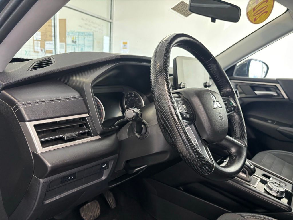 Used 2024 Mitsubishi Outlander SUV
