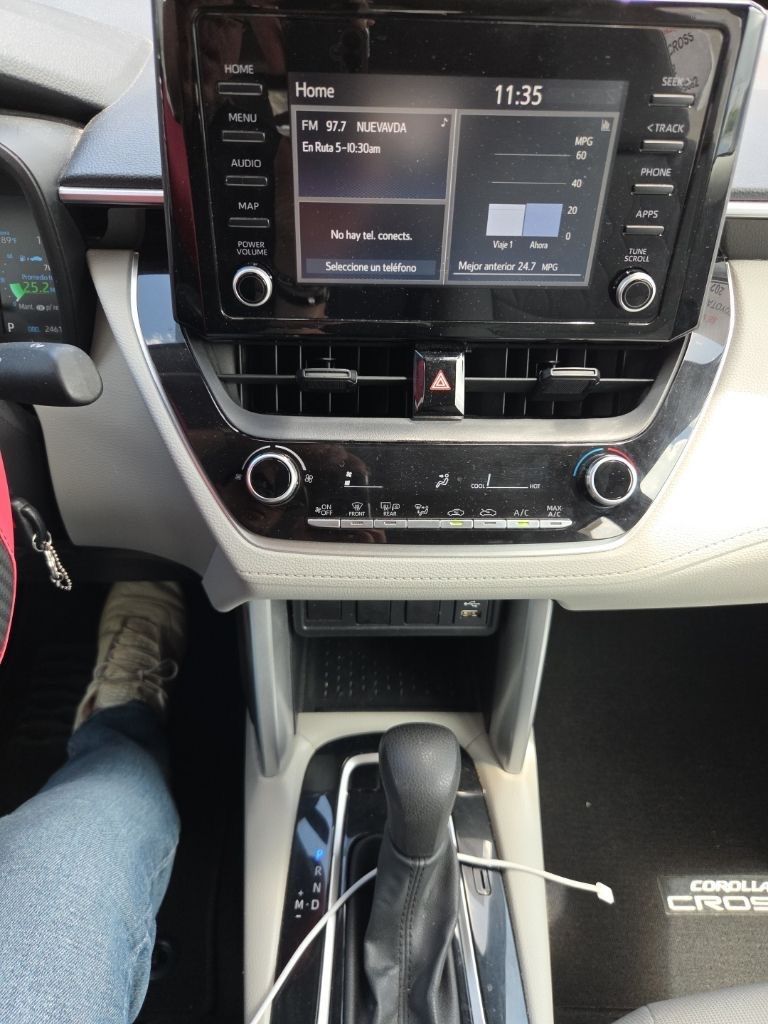 Thumbnail: 2022 Toyota Corolla Cross - 14