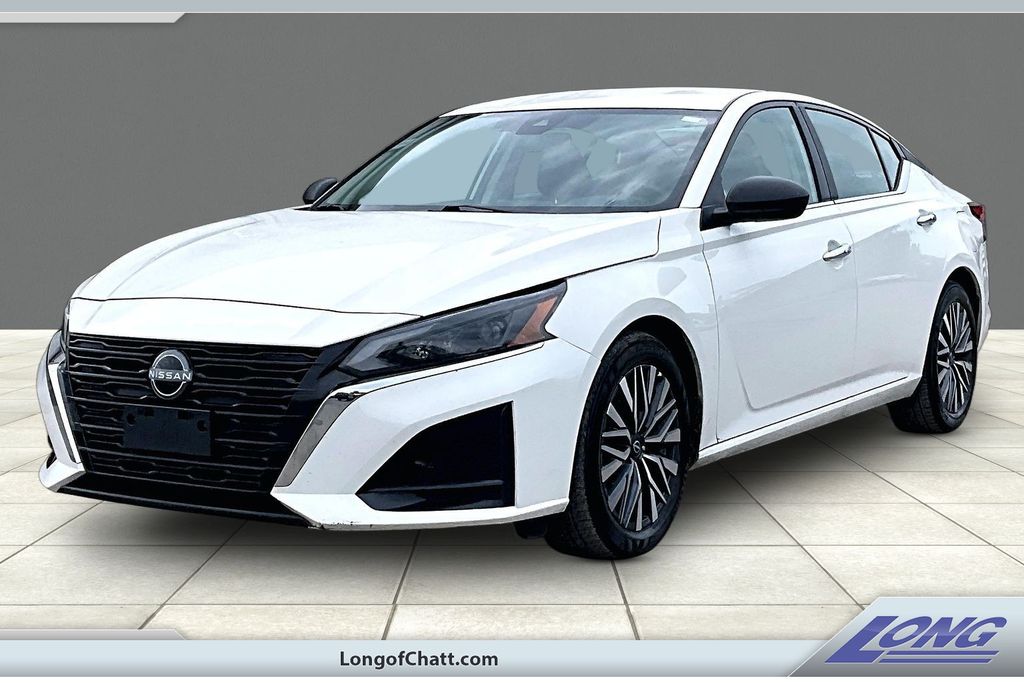 Glacier White 2025 Nissan Altima Sedan Front-Wheel Drive Continuously Variable Transmission