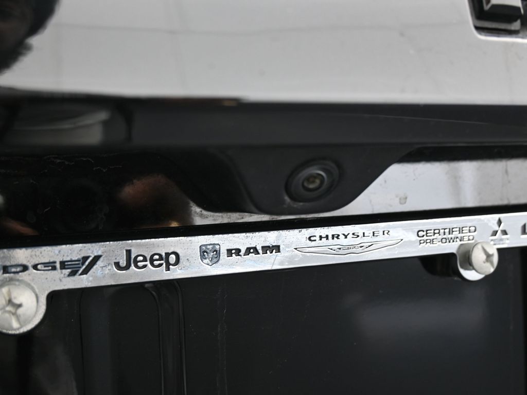 Used 2021 Diamond Black Crystal Pearlcoat Jeep Laredo X image 30