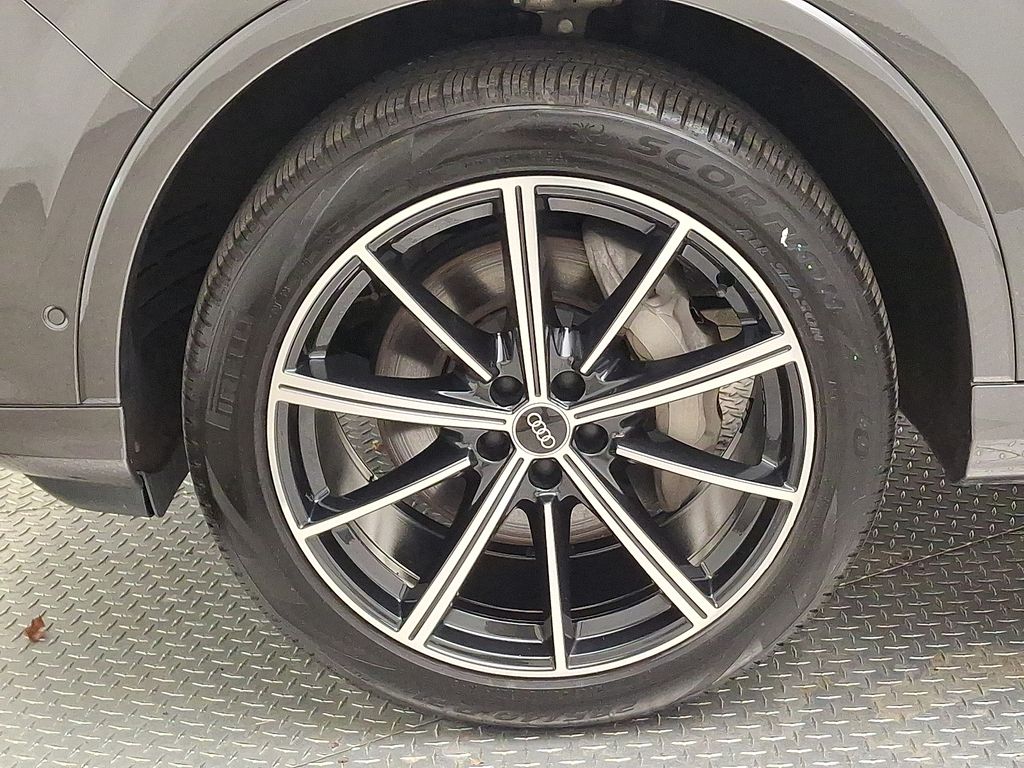 Thumbnail: 2021 Audi Q7 - 8