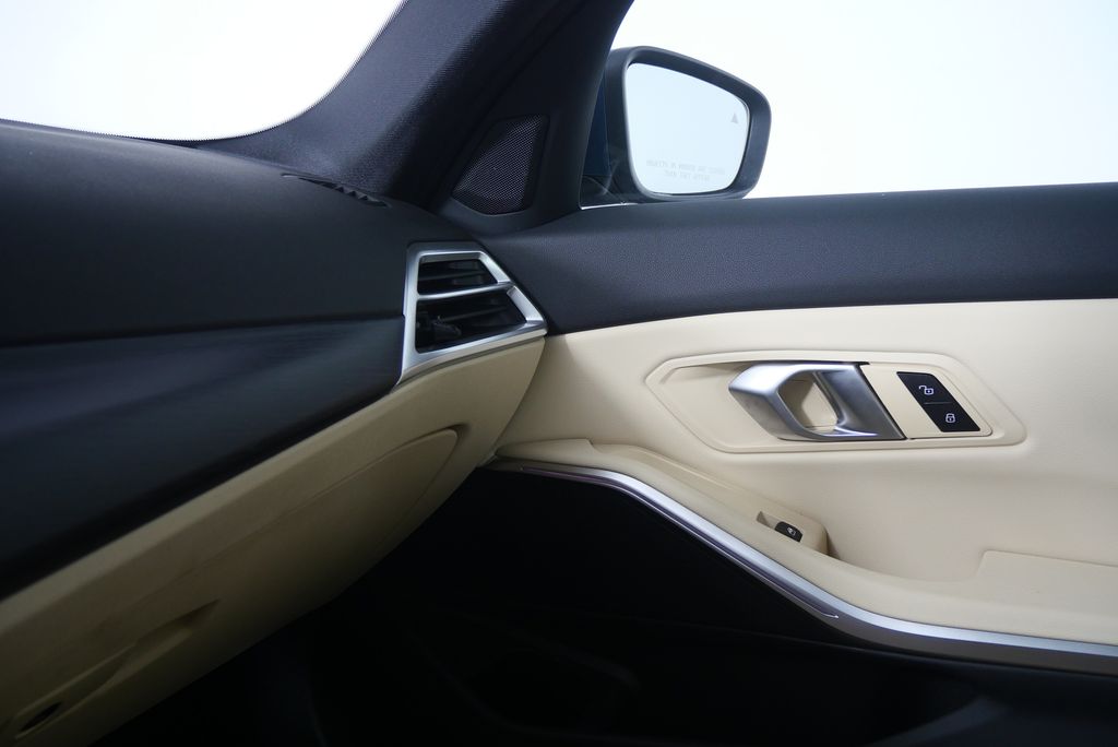 Thumbnail: 2025 BMW 3 Series - 30