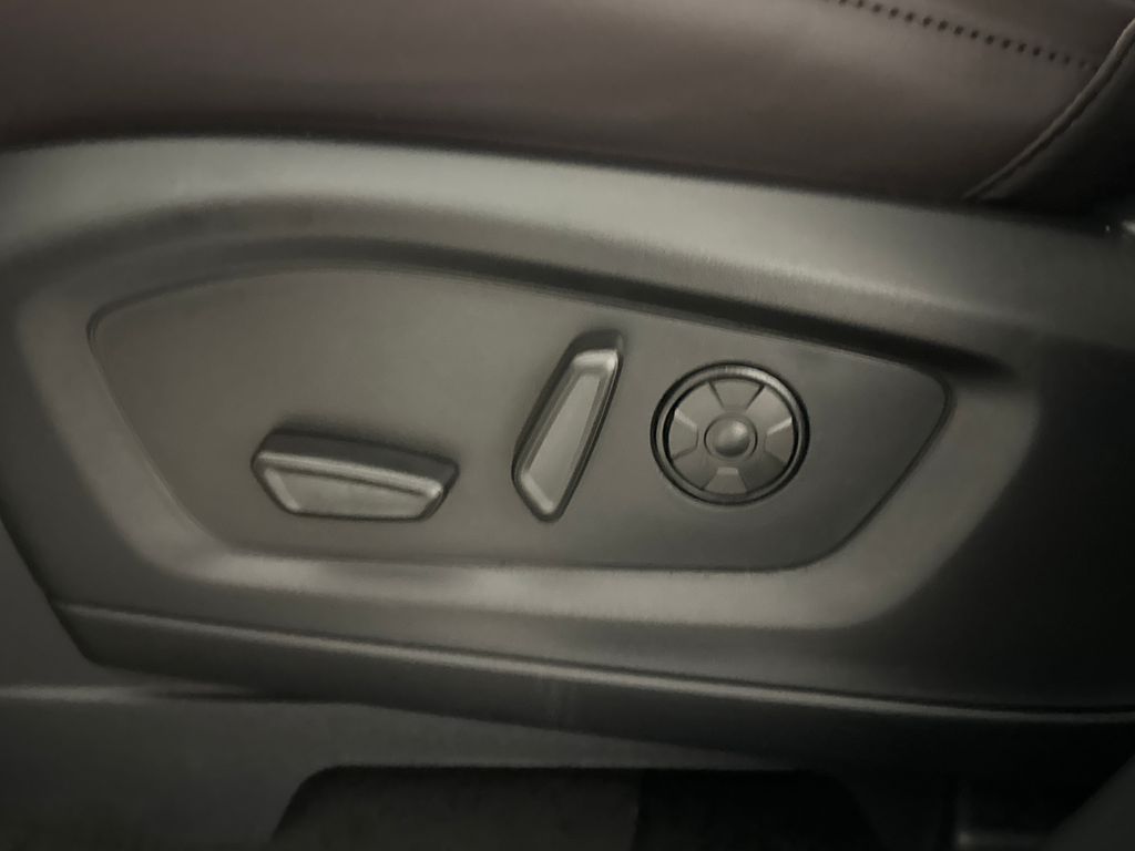 New 2026 White Ford Platinum image 29