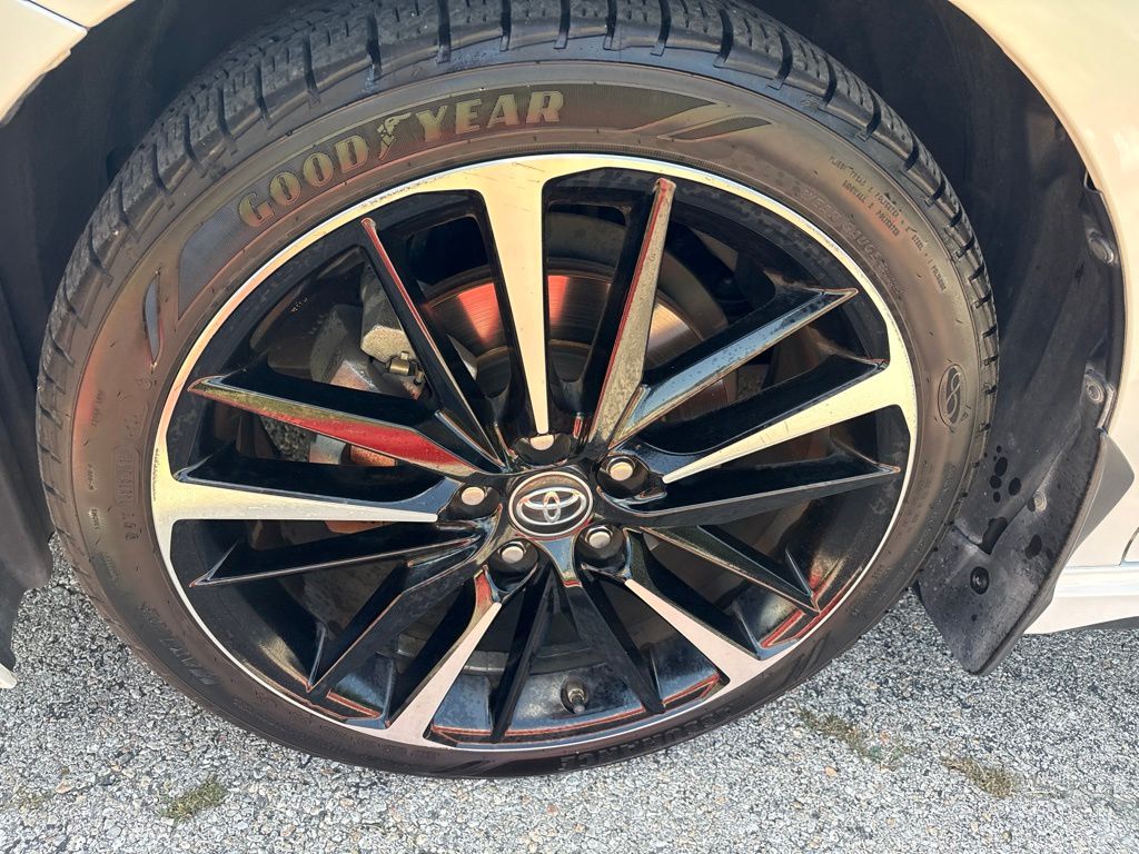 Thumbnail: 2019 Toyota Camry - 9