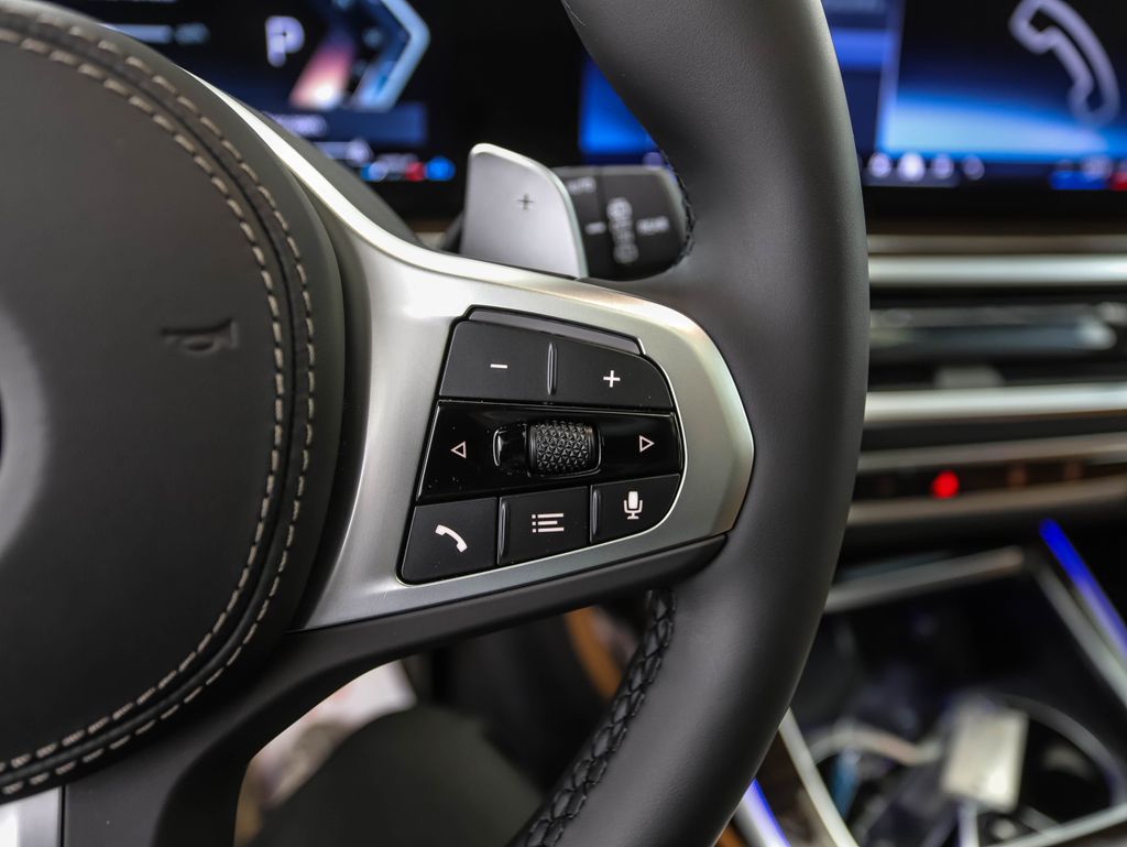 Thumbnail: 2026 BMW X7 - 13