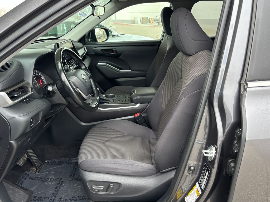 Thumbnail: 2022 Toyota Highlander - 23