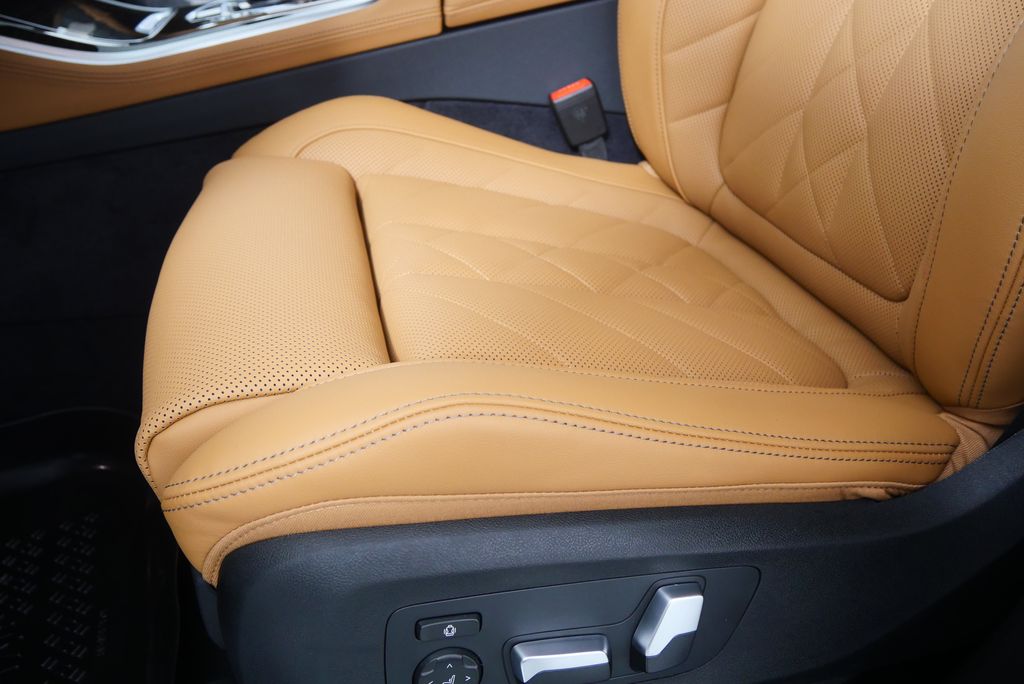 Thumbnail: 2026 BMW X5 - 9