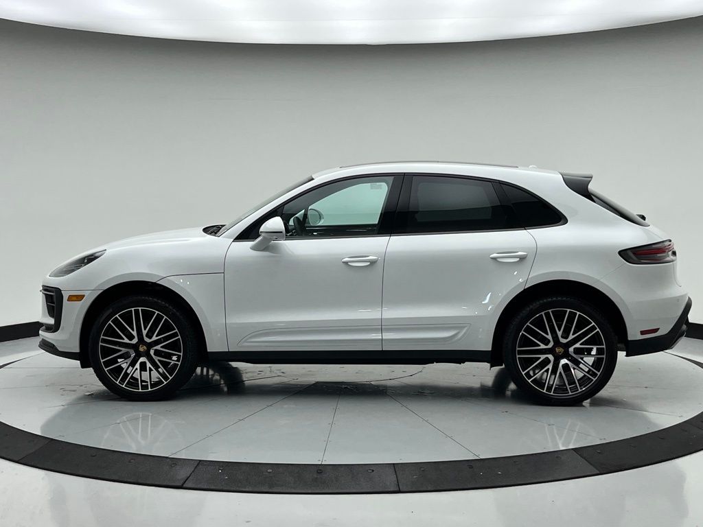 Thumbnail: 2026 Porsche Macan - 2