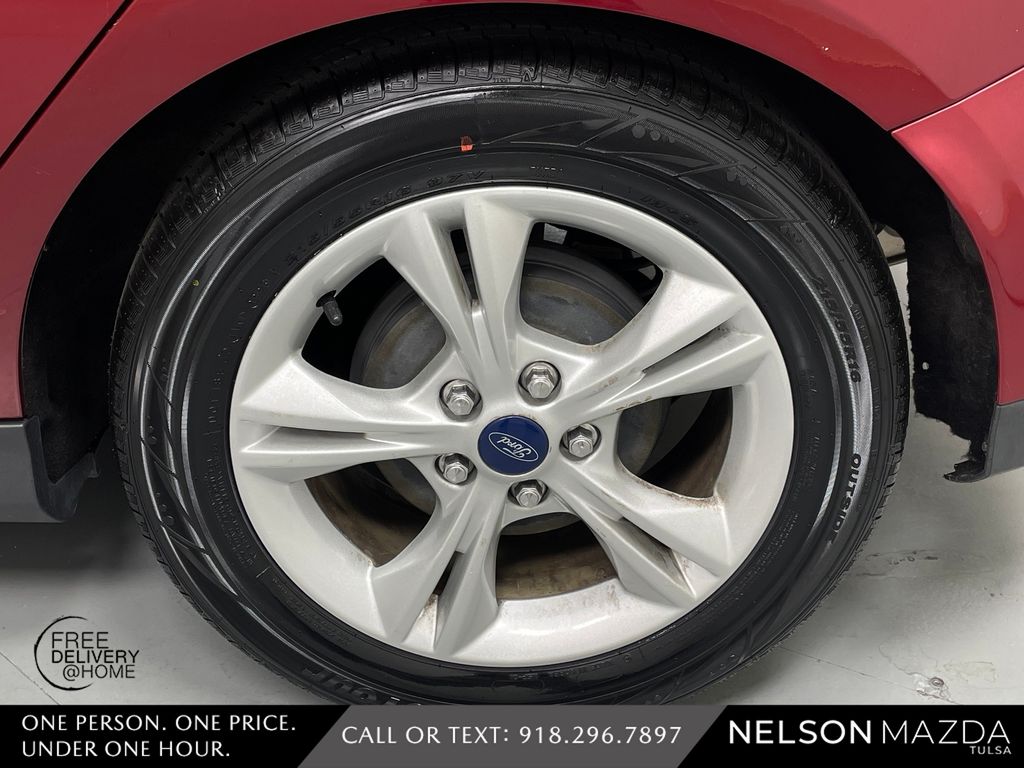 Used 2014 Red Ford SE image 12