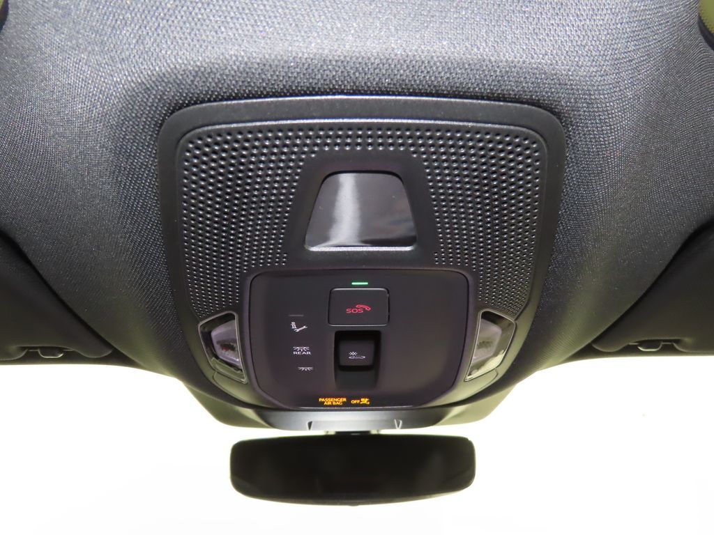 Thumbnail: 2025 Audi e-tron S - 20