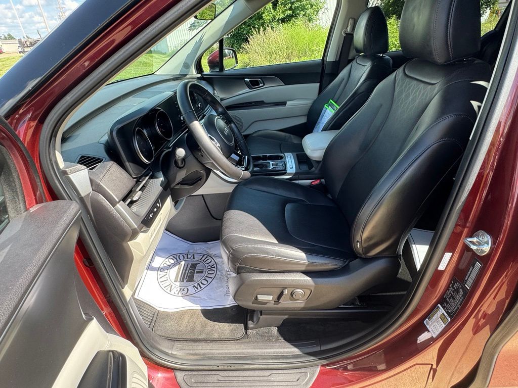 Used 2022 Kia Carnival Van