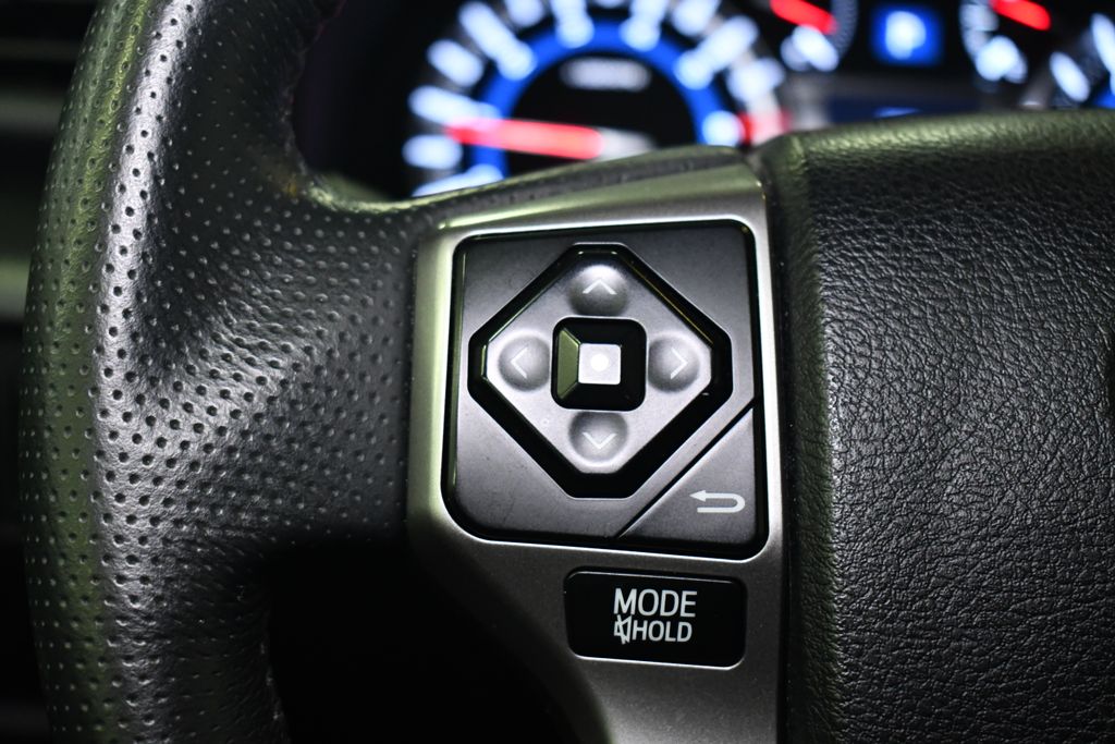 Thumbnail: 2019 Toyota 4Runner - 21