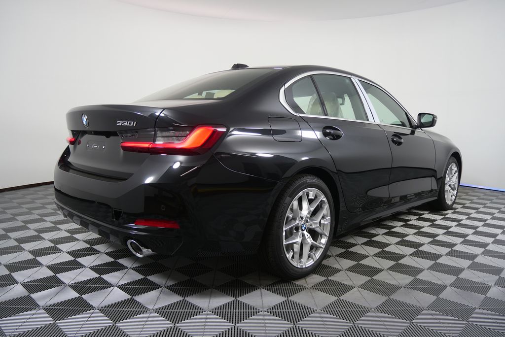 Thumbnail: 2026 BMW 3 Series - 3