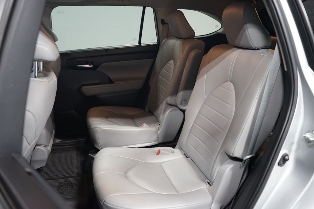 Thumbnail: 2023 Toyota Highlander - 29