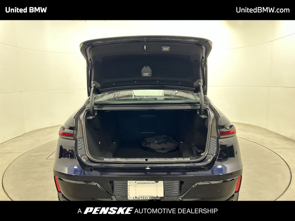 Thumbnail: 2026 BMW 7 Series - 22