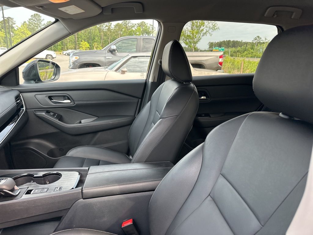 2024 Super Black Nissan Rogue SL FWD SUV