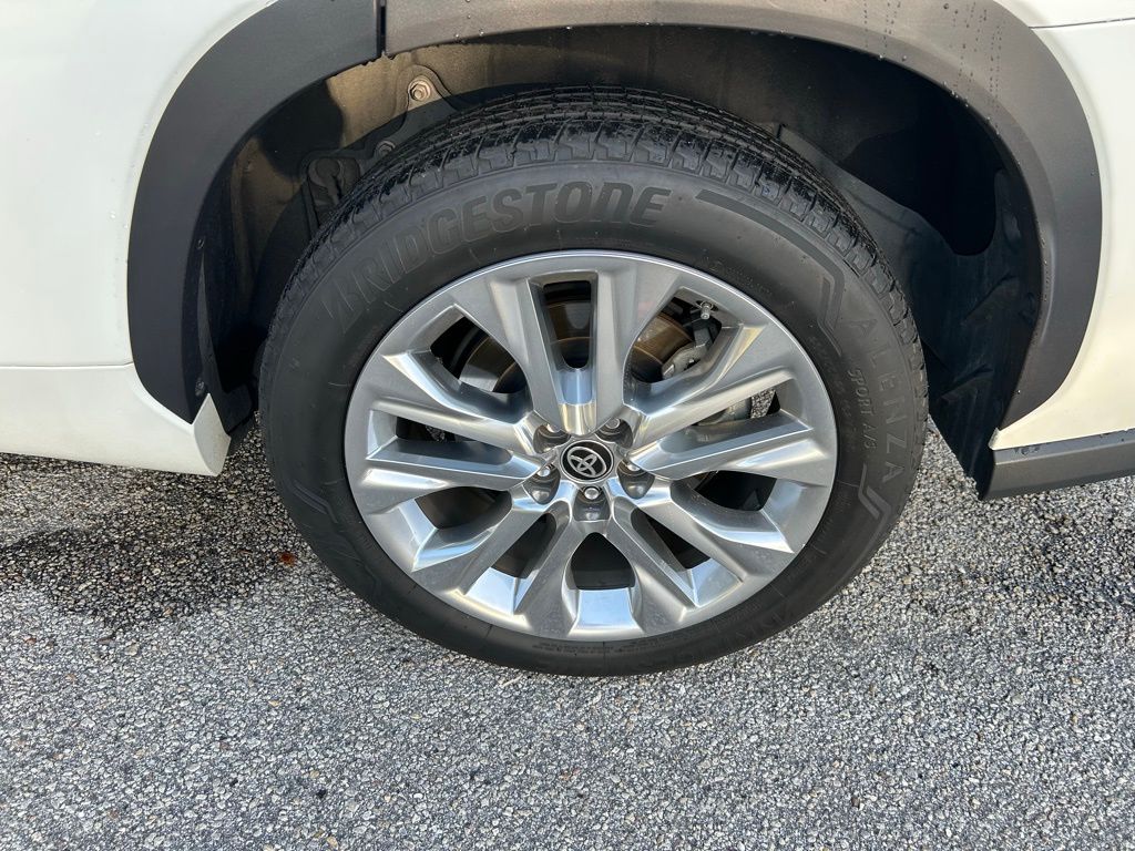 Thumbnail: 2020 Toyota Highlander - 10