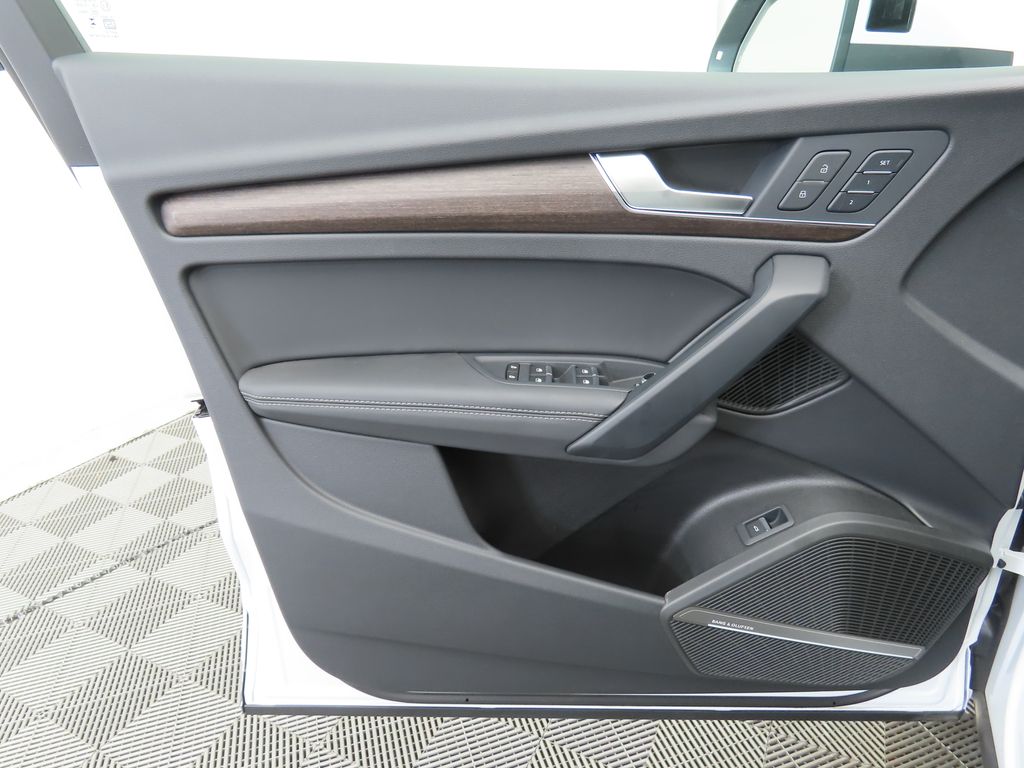 2025 Audi Q5  24
