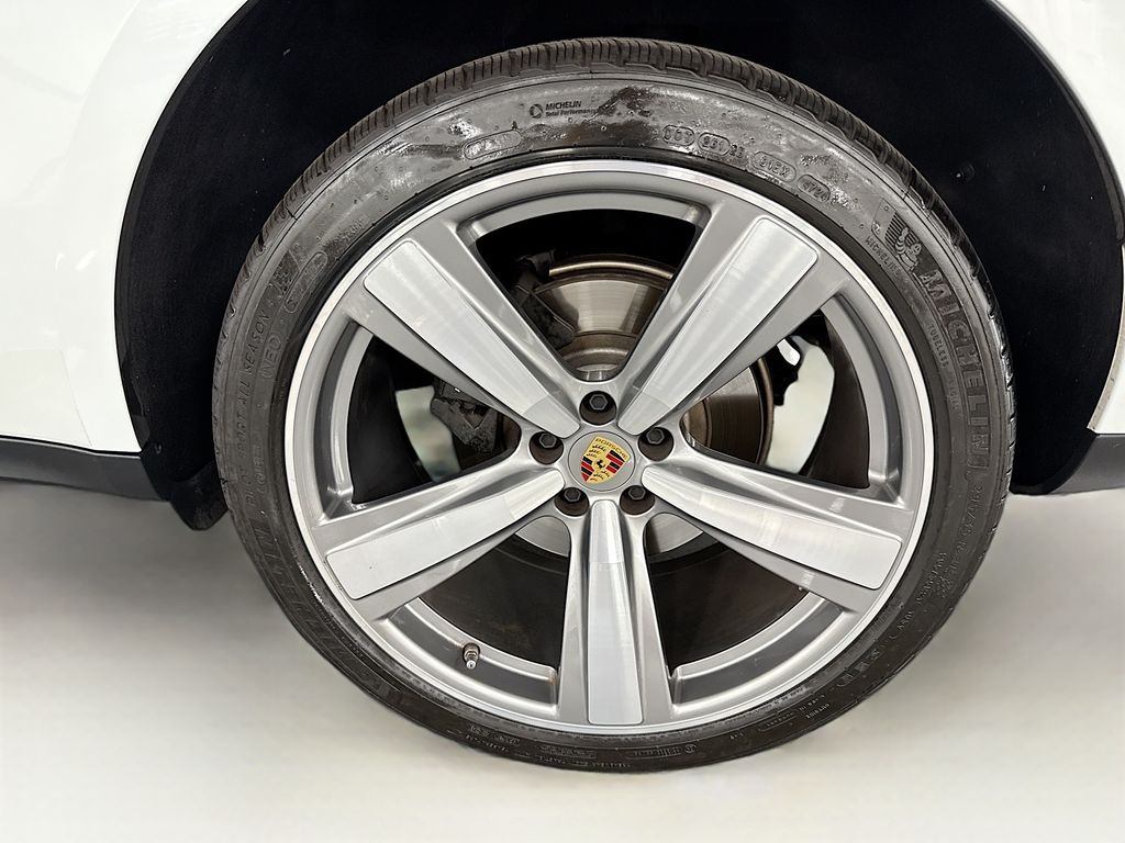 Thumbnail: 2025 Porsche Macan - 31