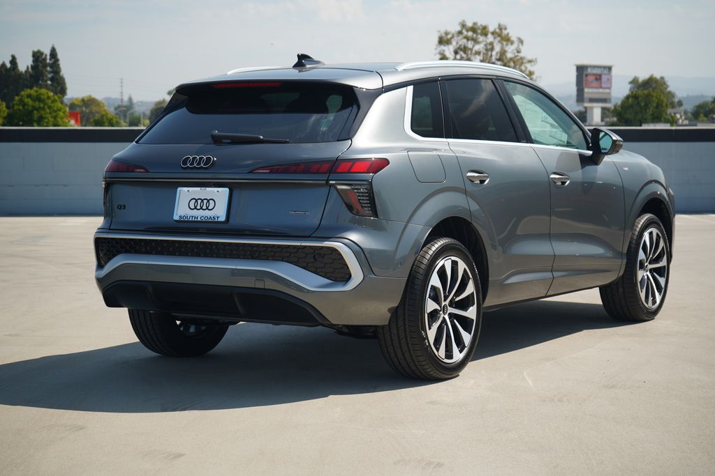 Thumbnail: 2026 Audi Q3 - 4