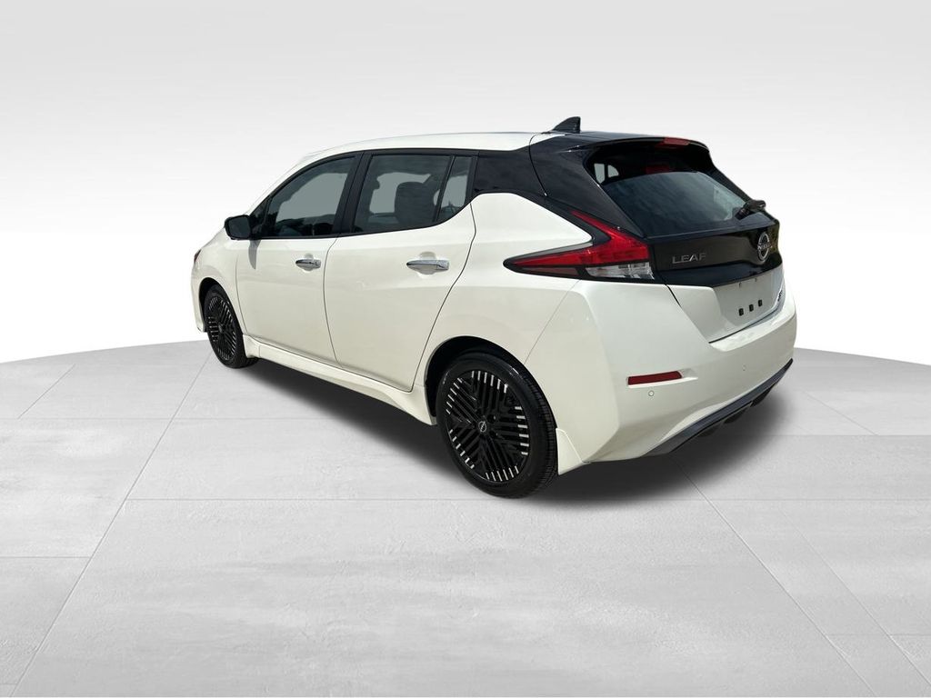 2024 Super Black/Pearl White Nissan LEAF SV Plus FWD Hatchback