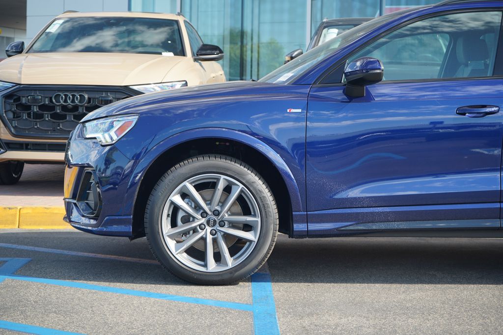 Thumbnail: 2025 Audi Q3 - 2