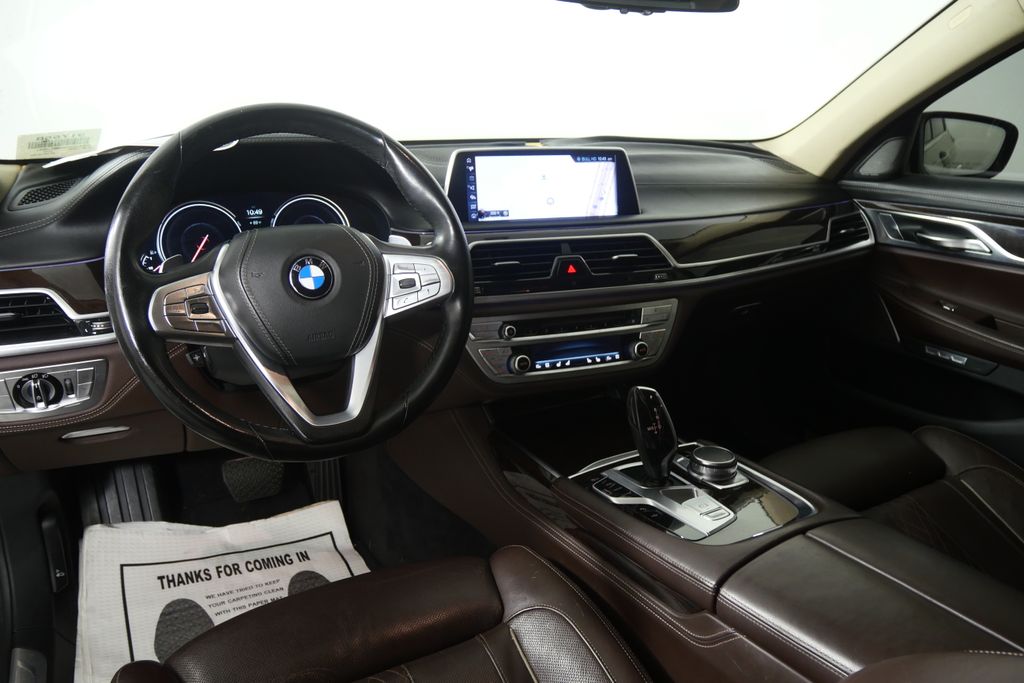 Thumbnail: 2016 BMW 7 Series - 16