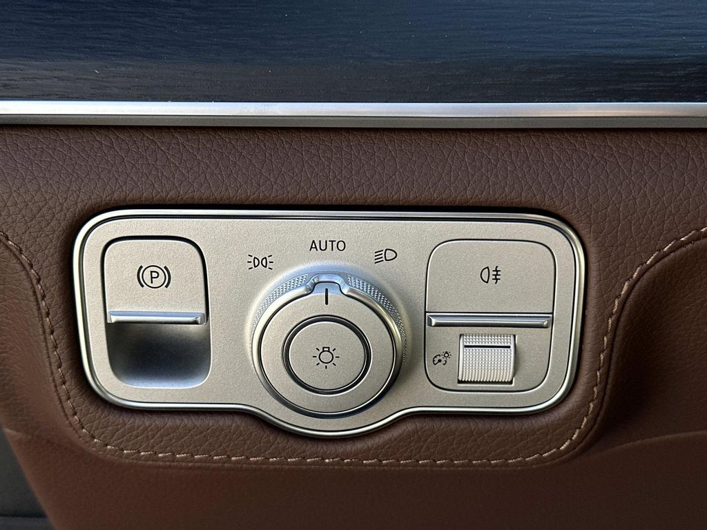 Thumbnail: 2026 Mercedes-Benz GLE - 13