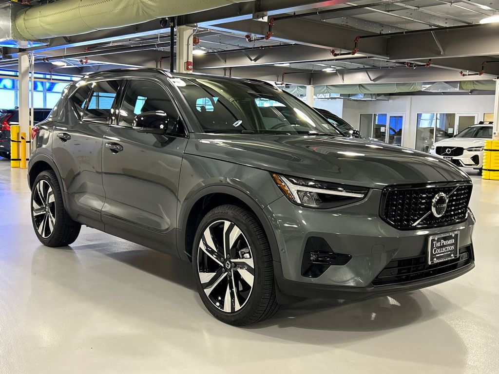 2026 Volvo XC40 B5 Plus AWD