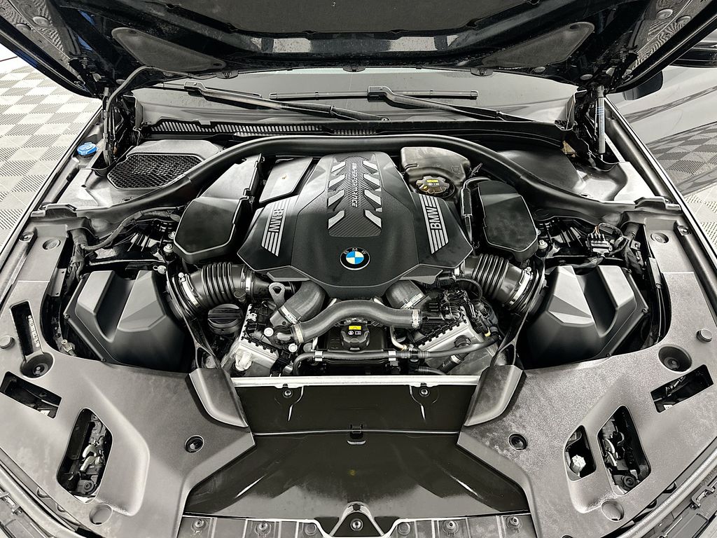 2022 BMW 5 Series M550i xDrive 31