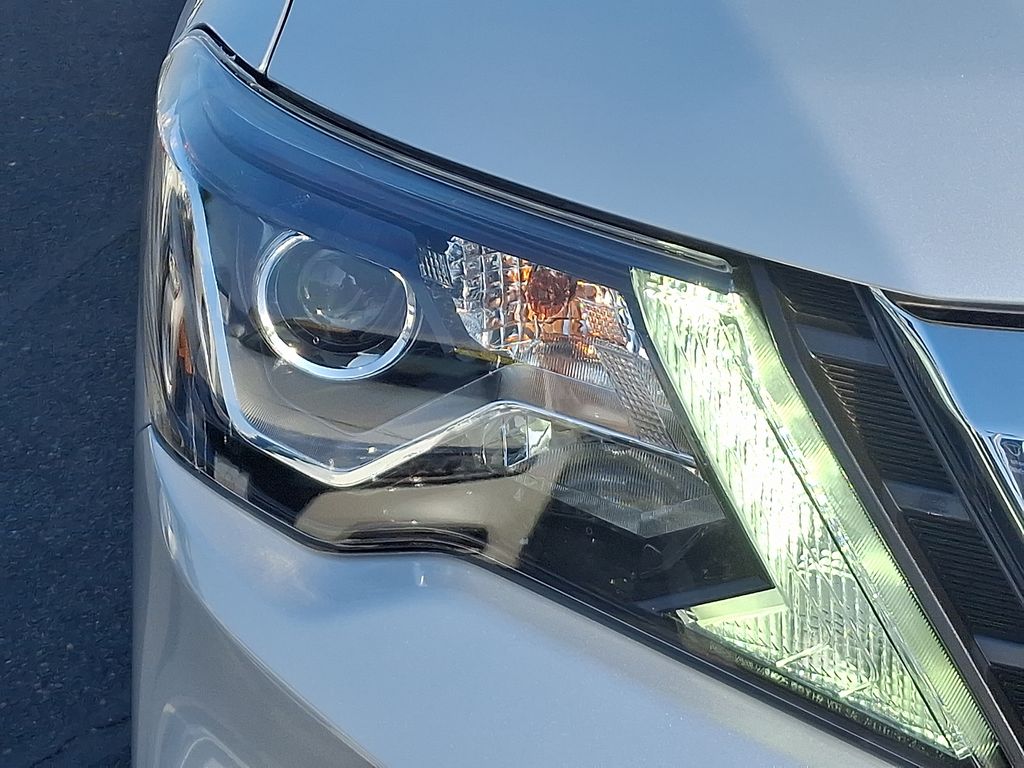 Thumbnail: 2020 Nissan Pathfinder - 9
