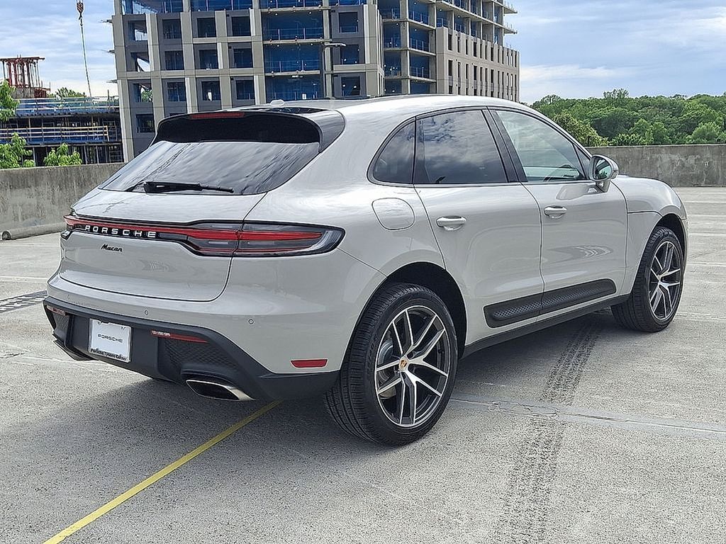 Thumbnail: 2025 Porsche Macan - 8