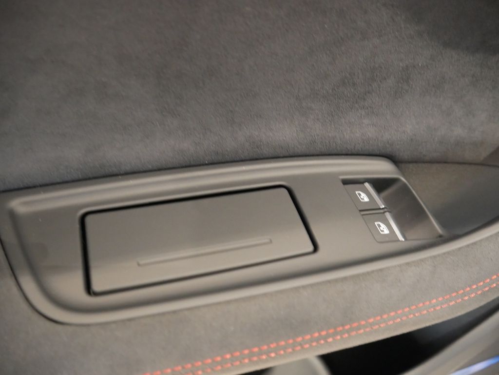 Thumbnail: 2026 Audi RS Q8 - 18