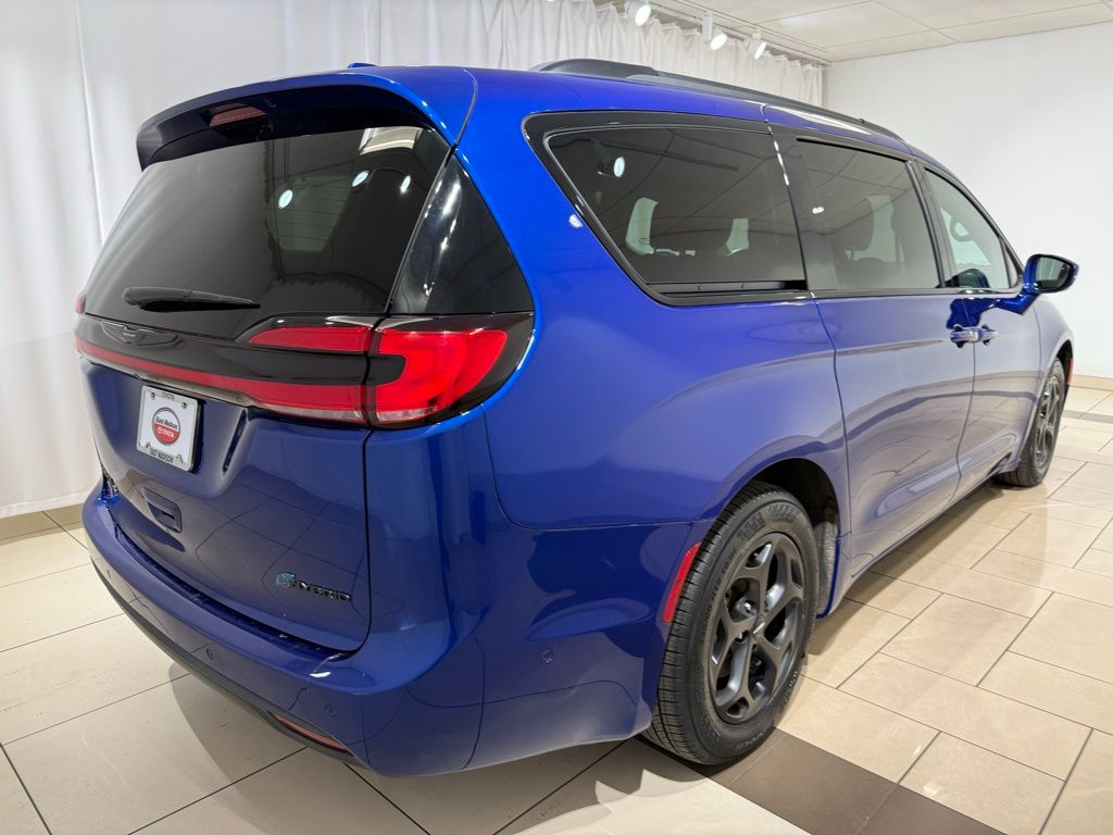 Thumbnail: 2021 Chrysler Pacifica - 5