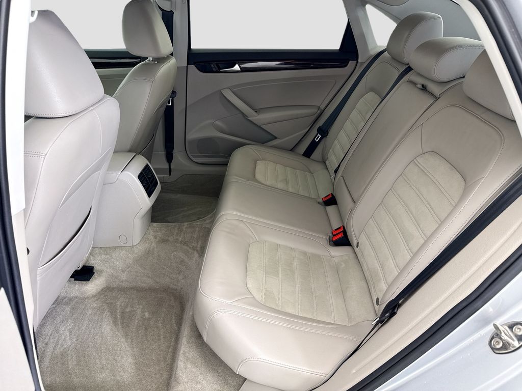 Thumbnail: 2015 Volkswagen Passat - 20