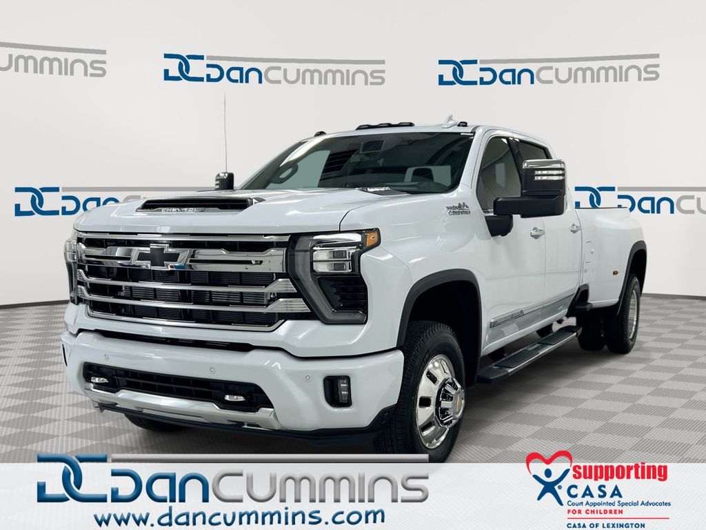 Polar White Tricoat 2026 Chevrolet Silverado 3500HD Pickup Truck Four-Wheel Drive Automatic