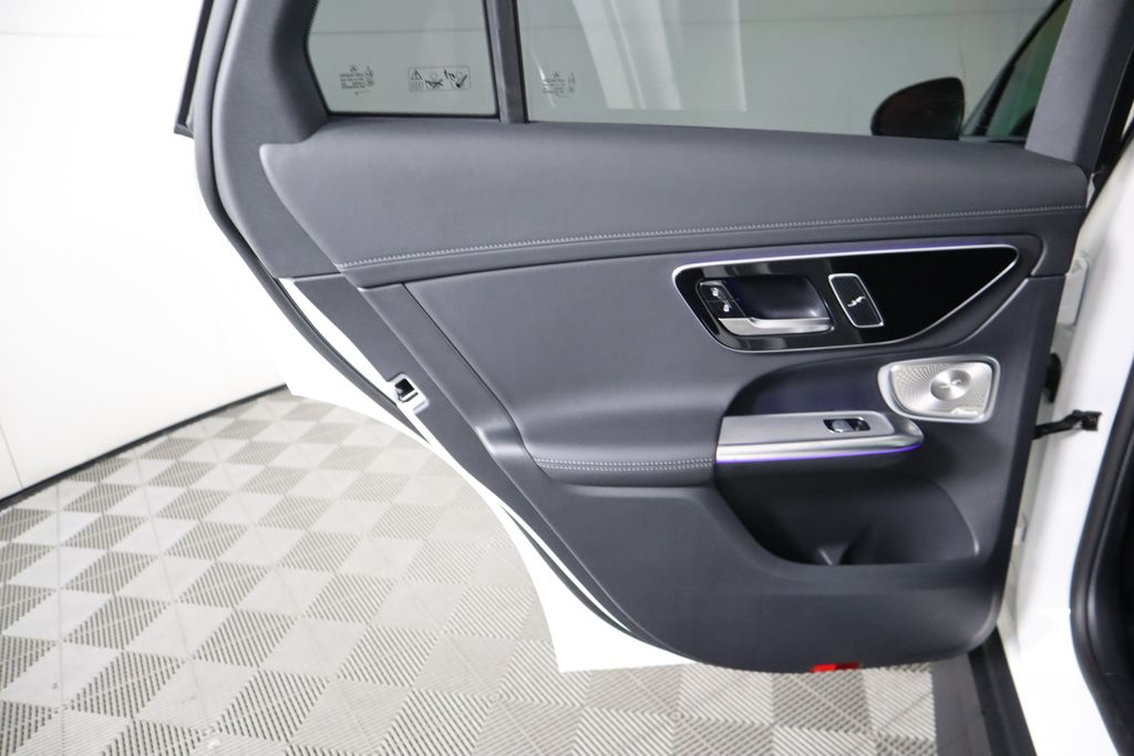 2025 Mercedes-Benz GLC 300 28