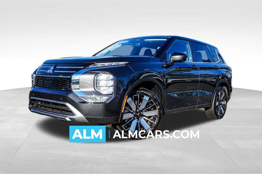 2025 Mitsubishi Outlander SE's photo