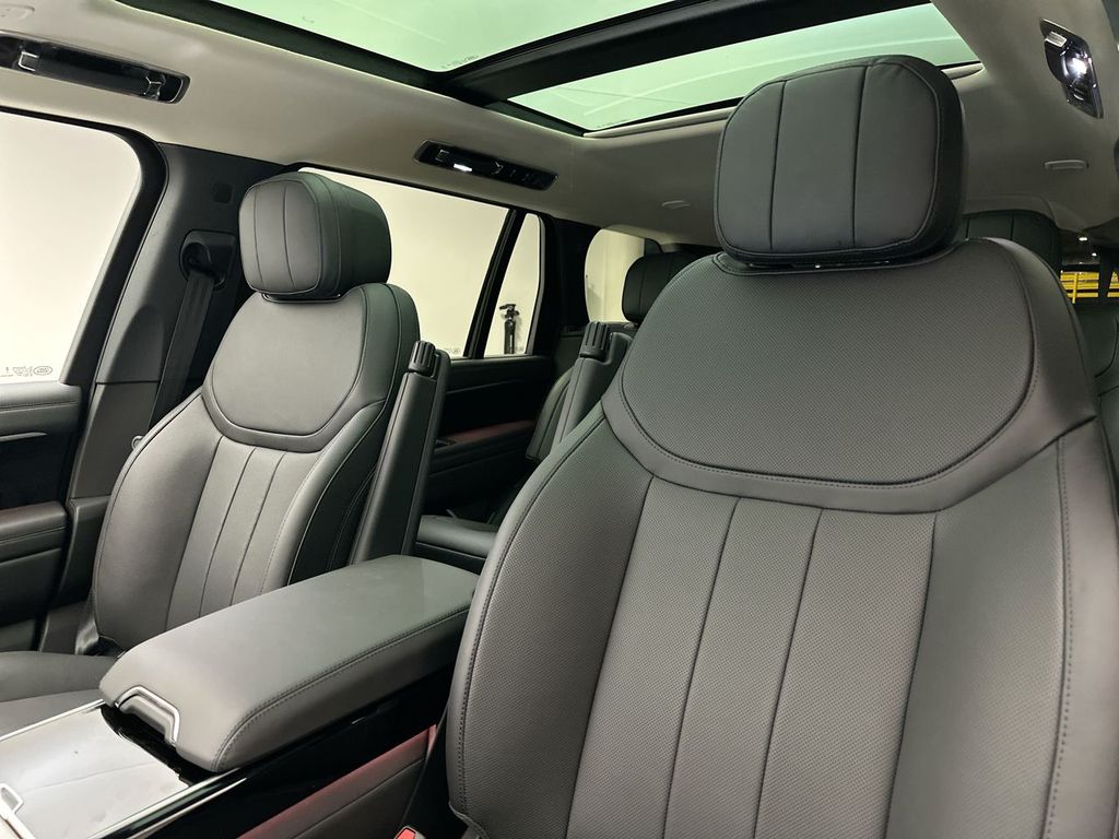 Thumbnail: 2025 Land Rover Range Rover - 10