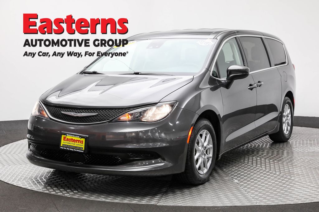 2023 Chrysler Voyager LX's photo