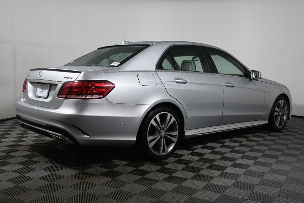 Thumbnail: 2016 Mercedes-Benz E-Class - 10