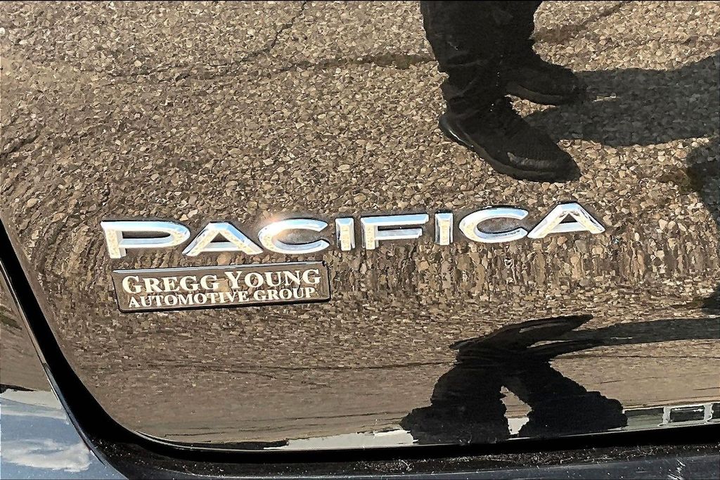 Used 2023 Chrysler Pacifica Van