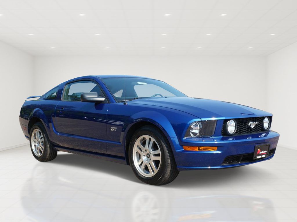  2006 Ford Mustang GT Deluxe Coupe RWD   