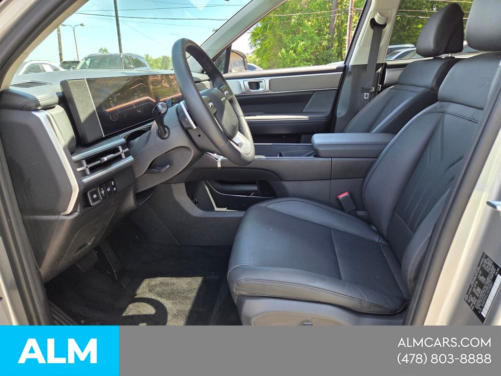 Used 2025 Silver Hyundai XRT image 4