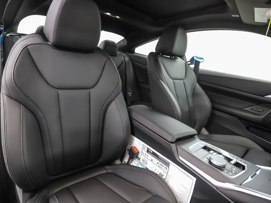 Thumbnail: 2026 BMW 4 Series - 26