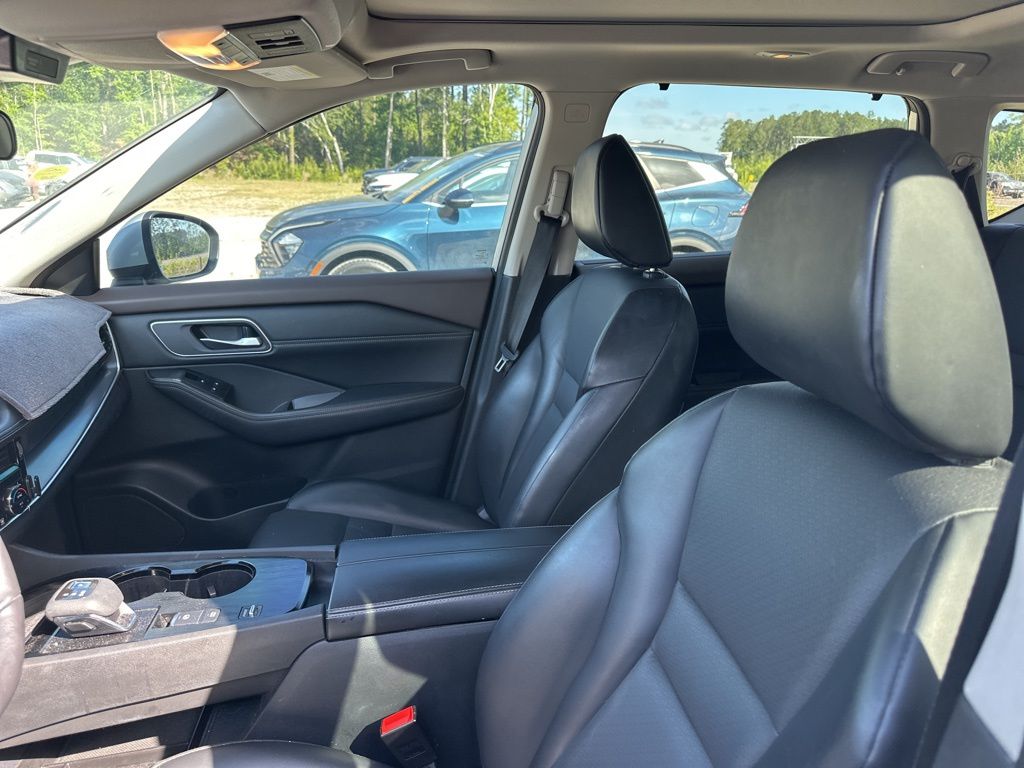 2021 Brilliant Silver Metallic Nissan Rogue SV FWD SUV