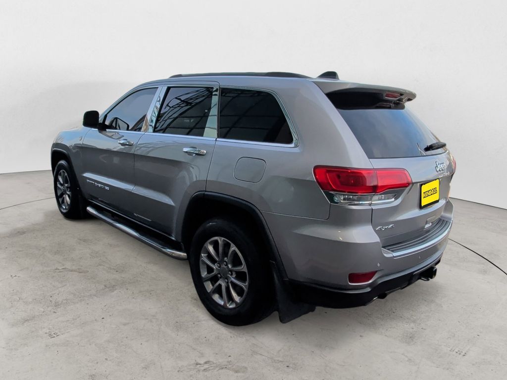 Used 2014 Silver Jeep Limited image 3