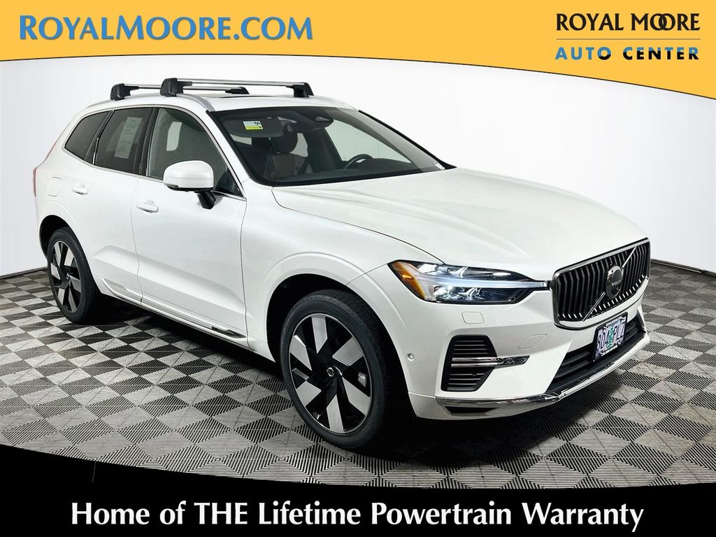  2023 Volvo XC60 Recharge T8 Plus Bright Theme eAWD   