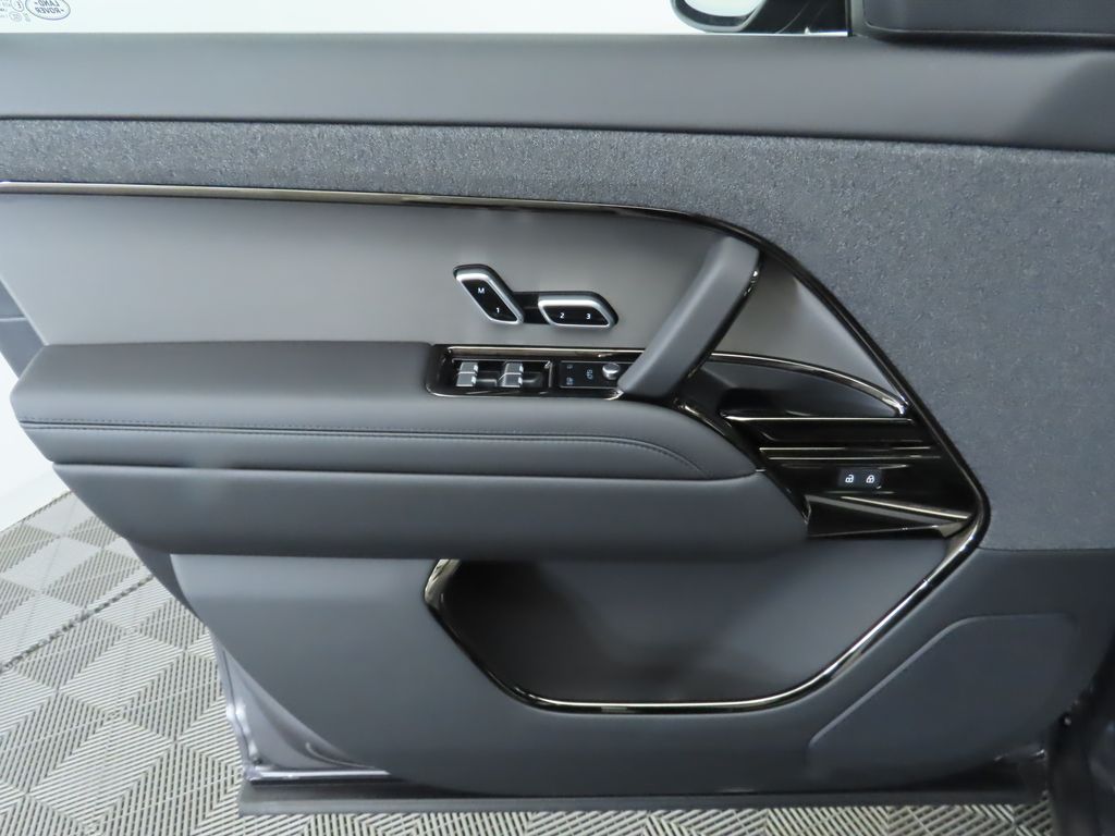 2025 Land Rover Range Rover Sport SE 26