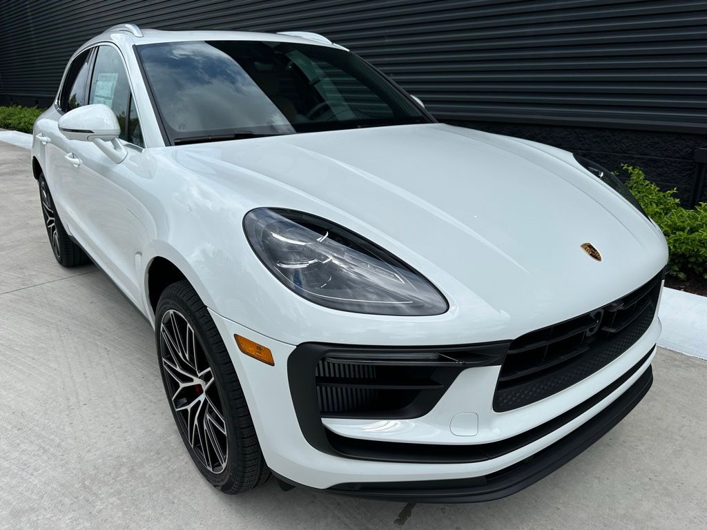Thumbnail: 2025 Porsche Macan - 10